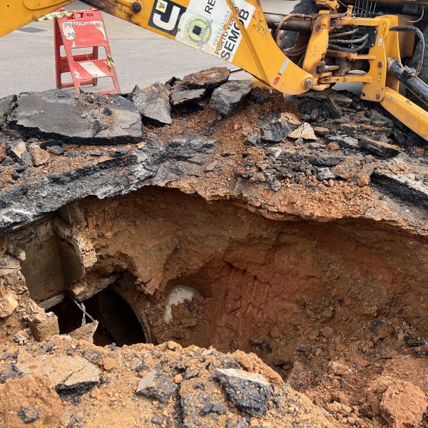 Prefeitura atua em dois pontos da zona Sul para substituir manilhas e corrigir danos no asfalto